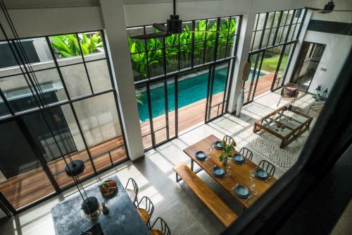 Modern 3BR loft villa in the heart of Canggu — 4-Star Luxury Hotel in Canggu, Indonesia