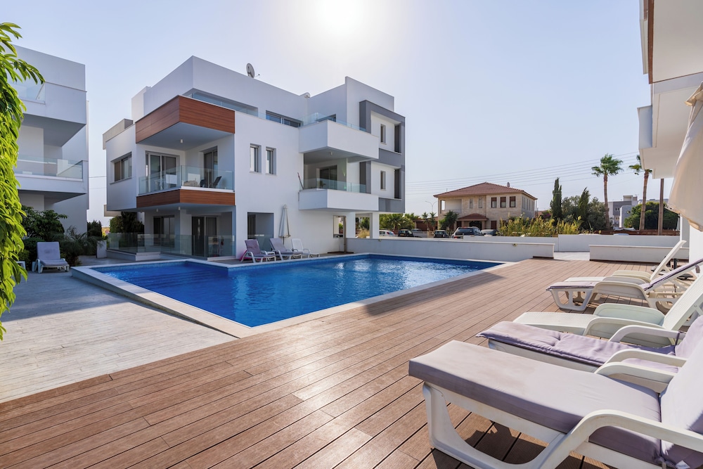 Valleria 2 BR Apartment W Pool in Larnaca — 4-Star Luxury Hotel in Larnaca, Cyprus