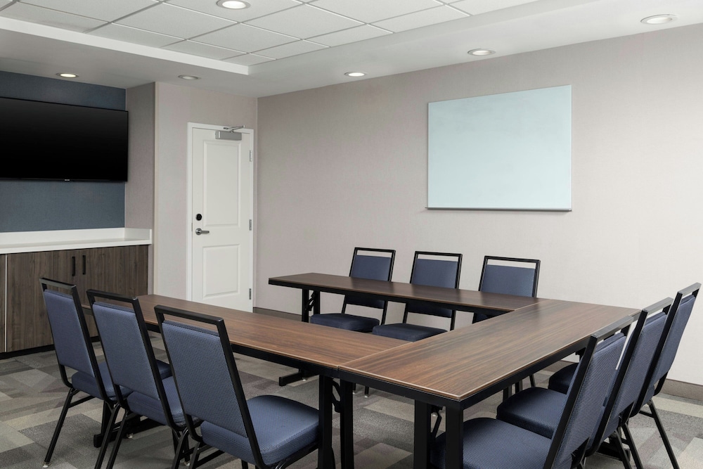 TownePlace Suites by Marriott Houston Hobby Airport - photo 45