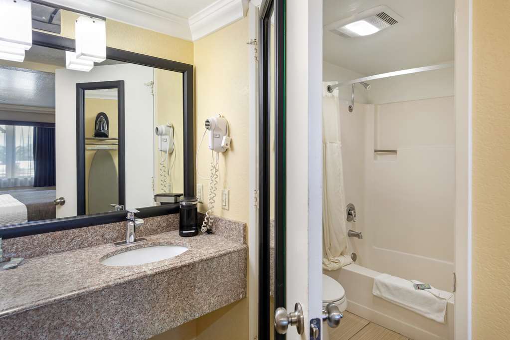 Best Western Hanford Inn - photo 35