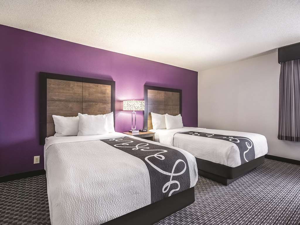 La Quinta Inn & Suites by Wyndham Hartford Bradley Airport - photo 16