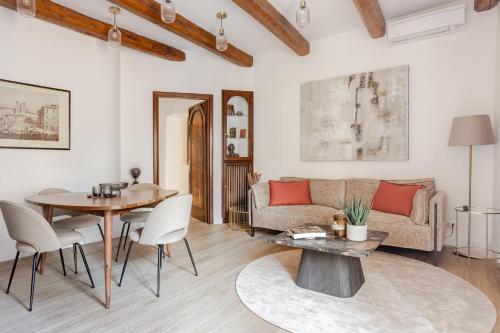 Piazza di Spagna 2 Bedrooms and 5 Juliet Balcony — 4-Star Luxury Hotel in Rome, Italy