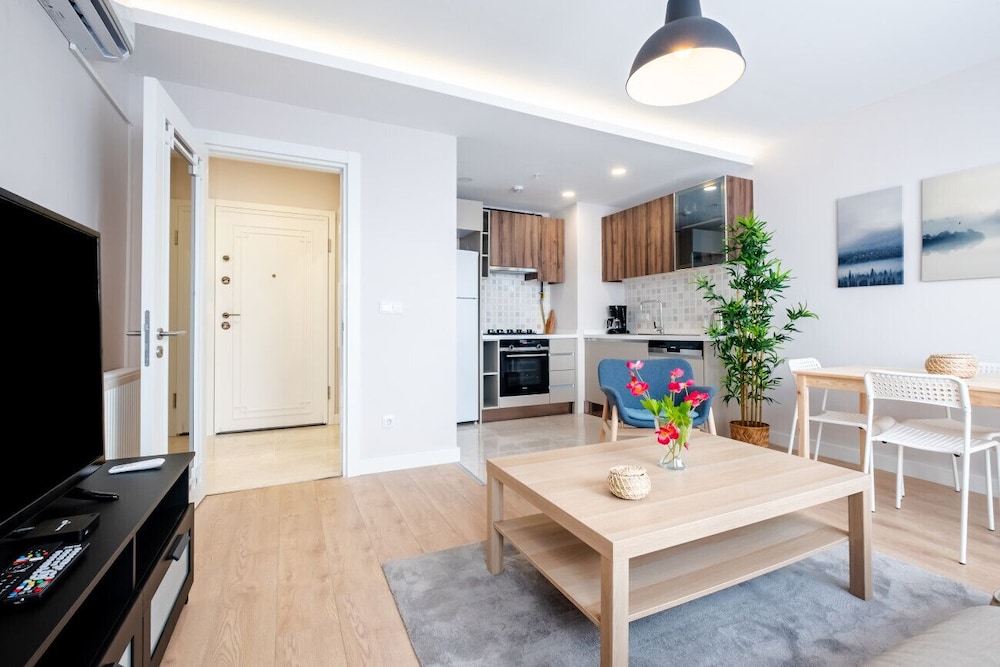 Sleek Flat in Kagithane With Terrace — 4-Star Luxury Hotel in Istanbul, Turkey