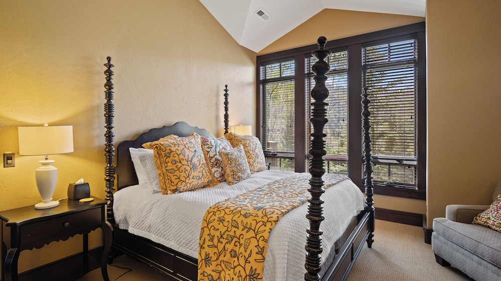 Larkspur — 4-Star Luxury Hotel in Bridgeport, United States
