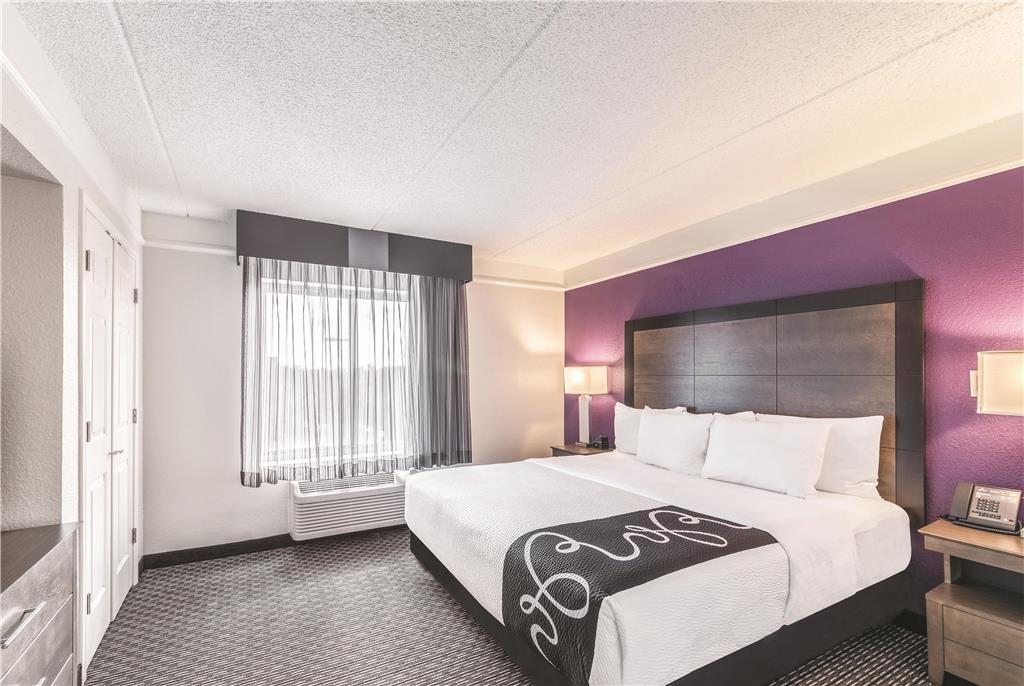 La Quinta Inn & Suites by Wyndham Austin Airport - photo 32