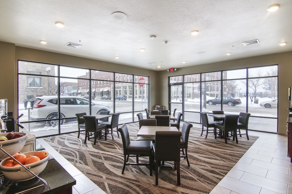 Cobblestone Inn & Suites at UW Stout Downtown Menomonie - photo 35