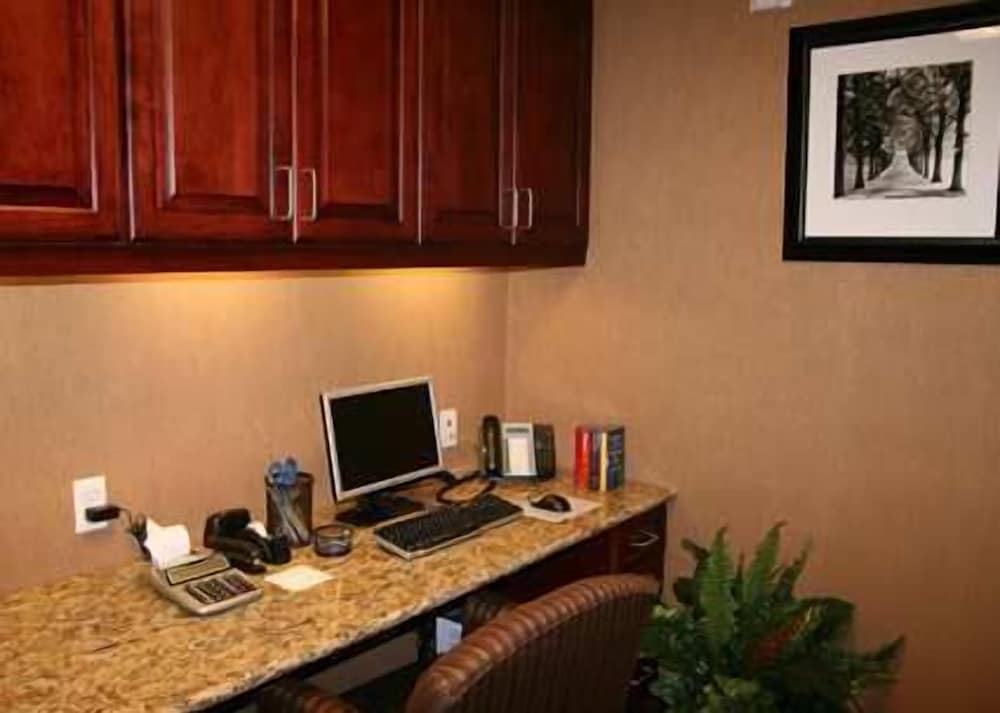Hampton Inn & Suites Ocala Belleview - photo 27
