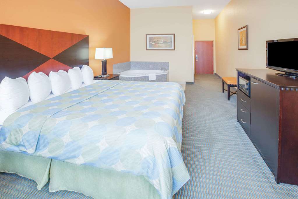 Days Inn & Suites by Wyndham Russellville - photo 13