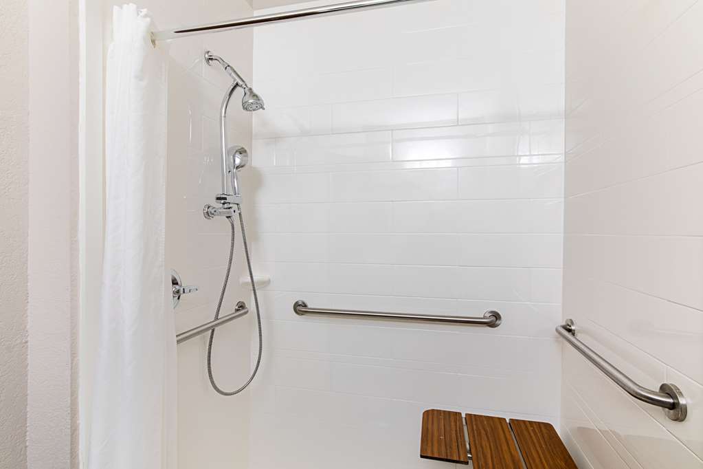 Quality Suites Austin South St. Elmo District - photo 7
