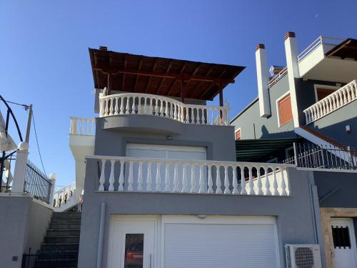 Sunny Luxury House Iraklitsa — 4-Star Luxury Hotel in Nea Iraklitsa, Greece
