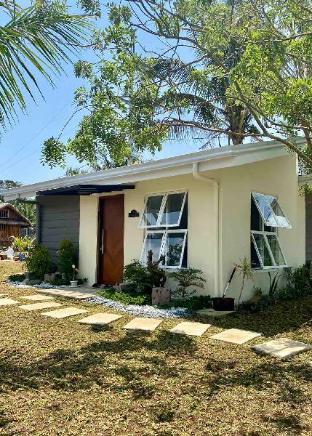 Romantic Cabin Retreat with Garden View and Free Parking — 4-Star Luxury Hotel in Amadeo, Philippines