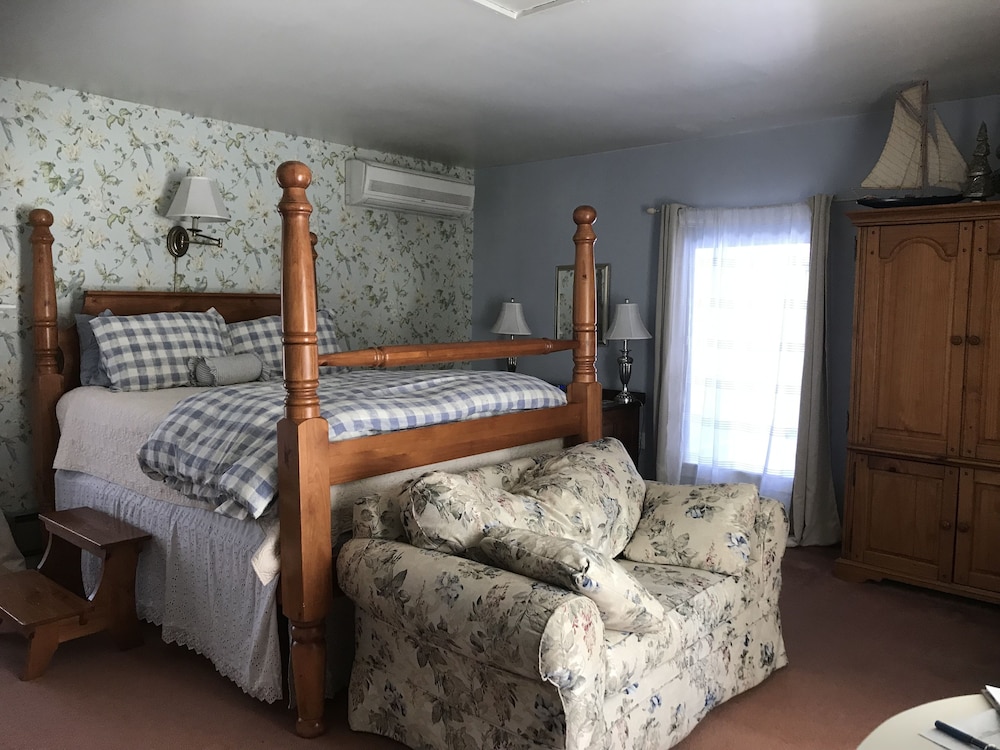 Fallen Tree Farm Bed & Breakfast - photo 8