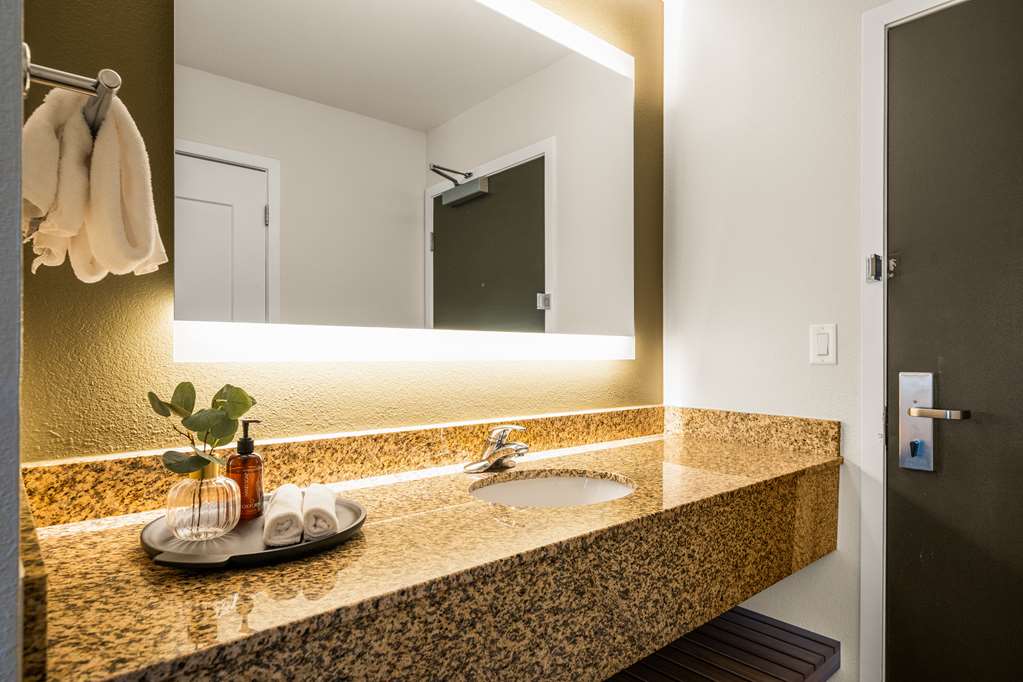 Oxford Suites Redding - photo 6