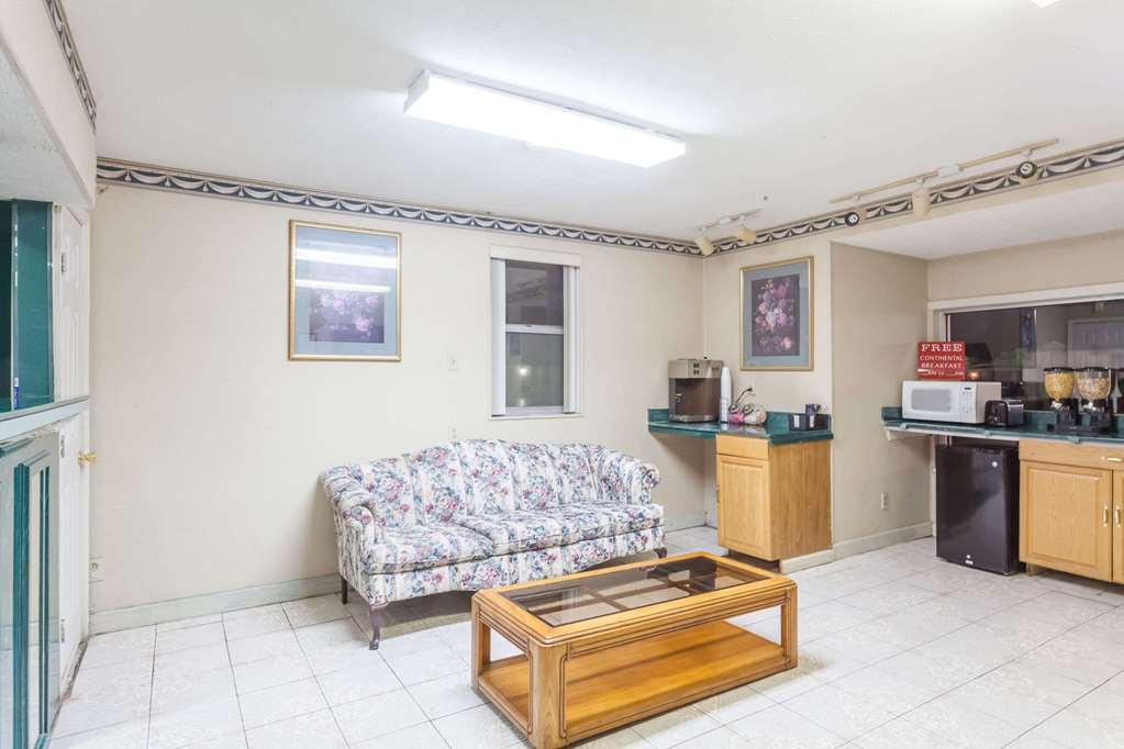 Knights Inn Hurricane Mills - photo 2