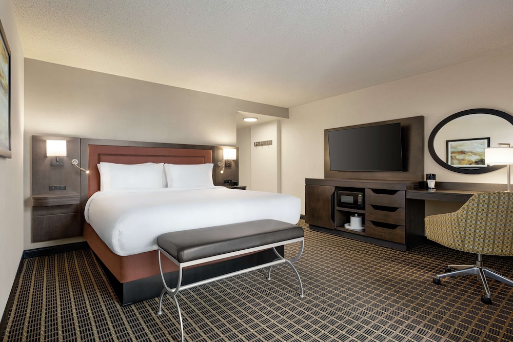 Hampton Inn & Suites Greenville Downtown RiverPlace - photo 12