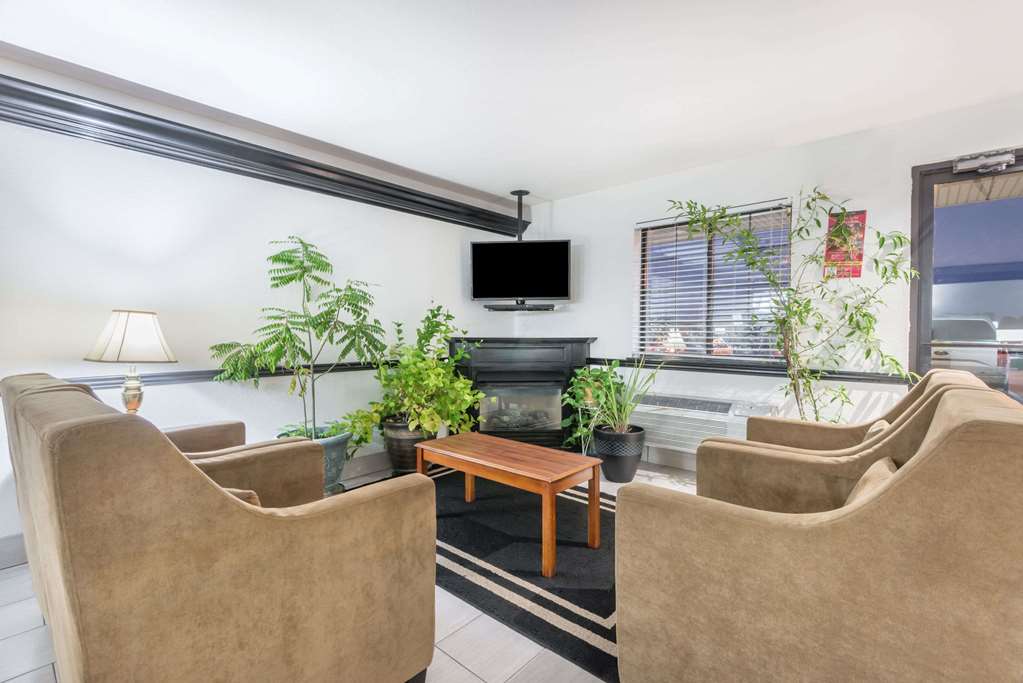 Super 8 by Wyndham Madison IN - photo 2