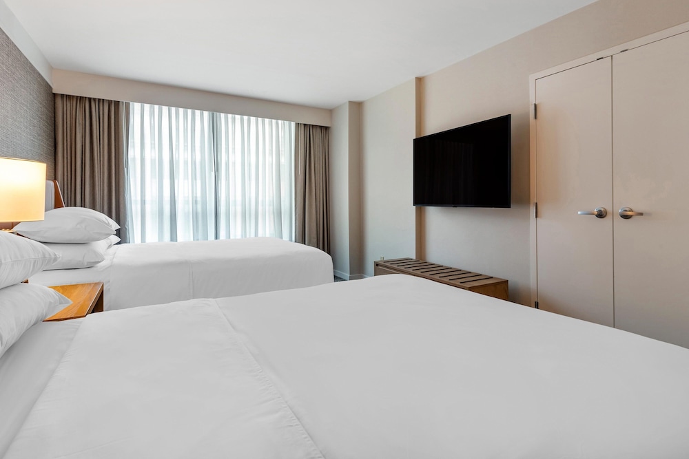 Sheraton Suites Old Town Alexandria - photo 28