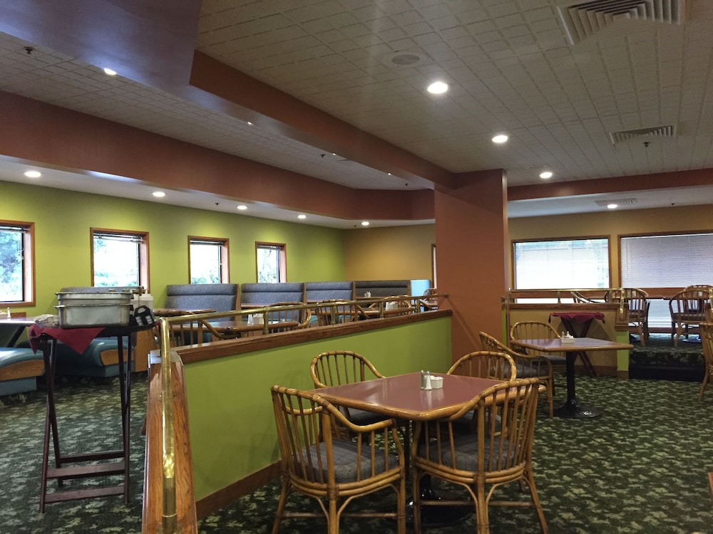 Ramada Portland Airport - photo 9