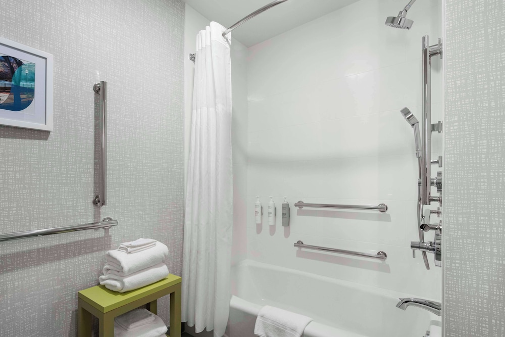 Hampton Inn Chicopee Springfield - photo 24
