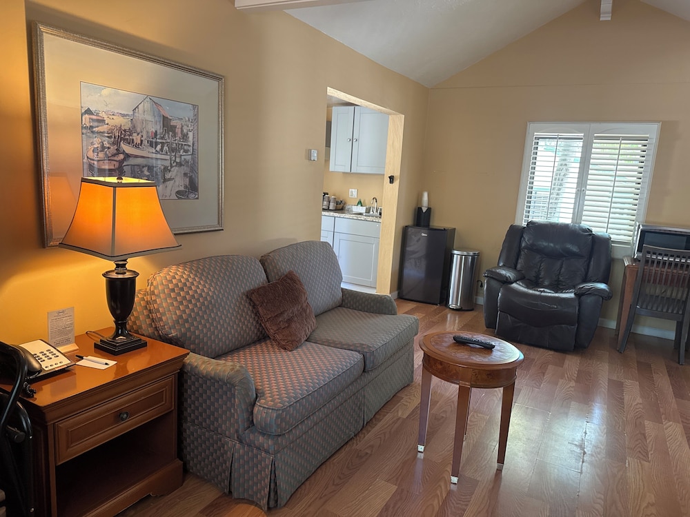 Carmel Resort Inn - photo 67