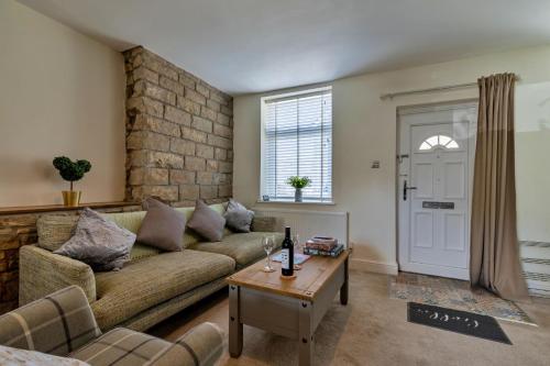 Finest Retreats Suzys Cottage — 4-Star Luxury Hotel in Disley, United Kingdom