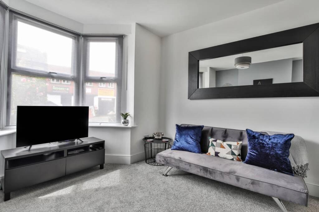 Refurbished Plush Property Great Transport Links in Sheffield, United Kingdom