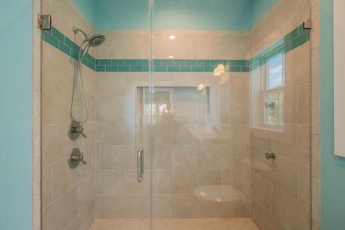 Paradise Pointe by Oak Island Accommodations - photo 15