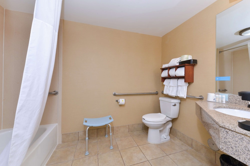Hampton Inn Columbus East - photo 24