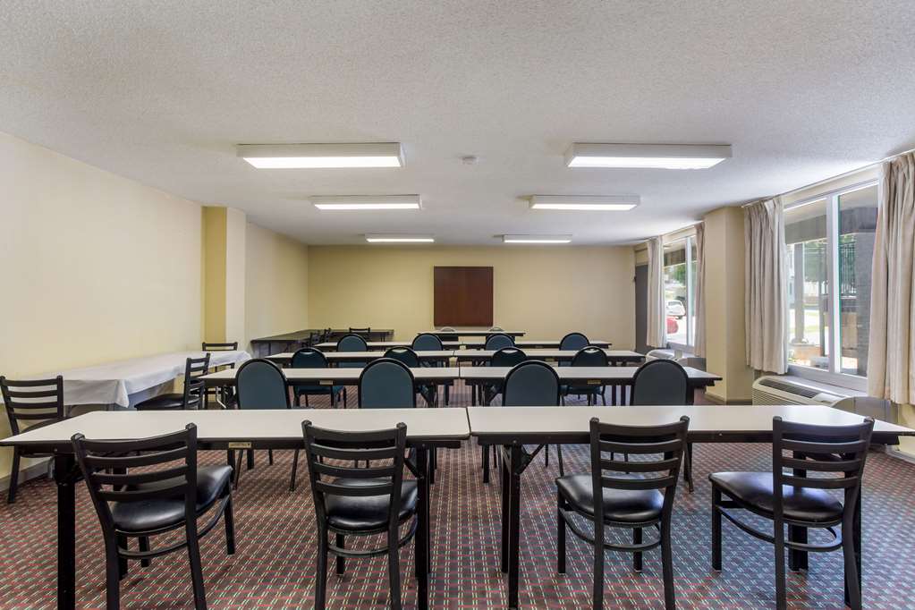 Econo Lodge Gallatin Metro Nashville - photo 26