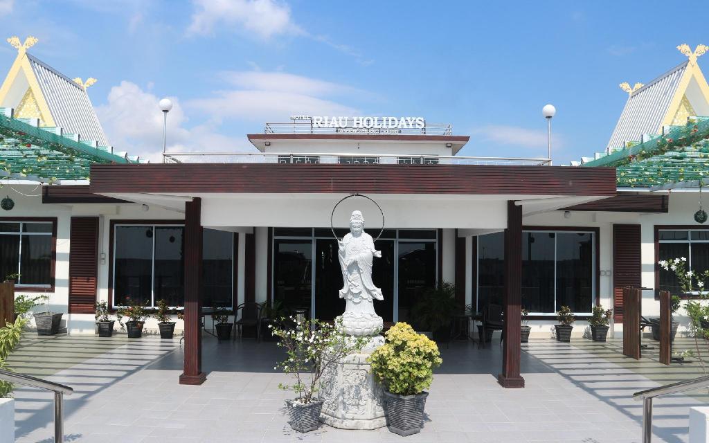 Hotel Riau Holidays — Tanjung Pinang