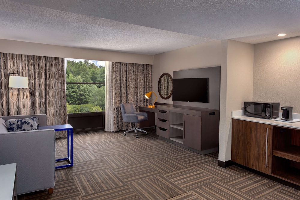 Hampton Inn Bristol - photo 13