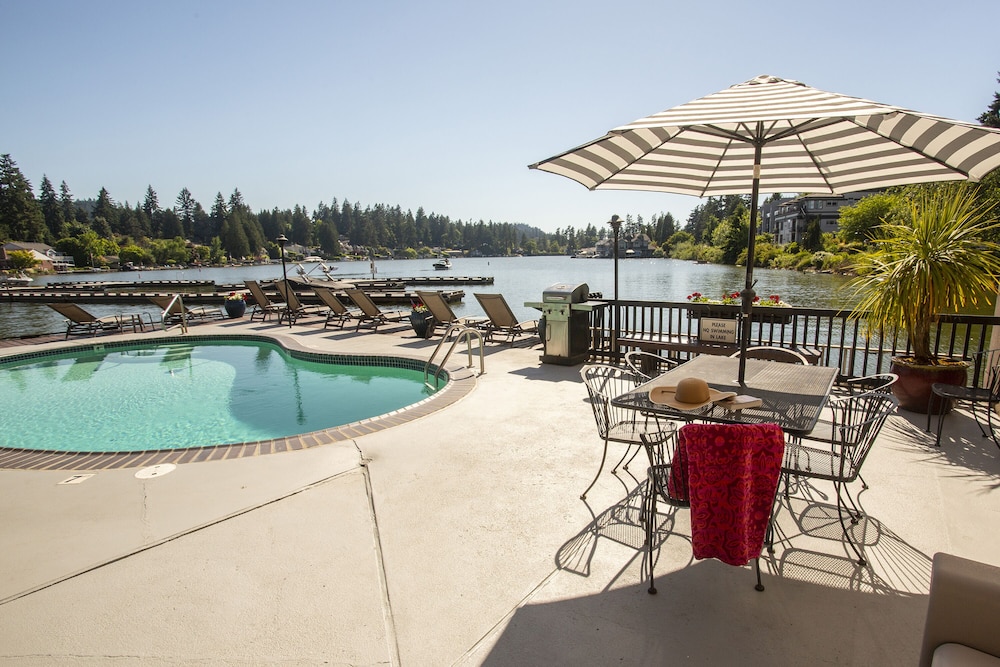 Lakeshore Inn - photo 20