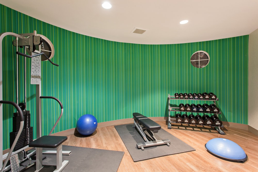 Holiday Inn Express & Suites Corona by IHG - photo 22