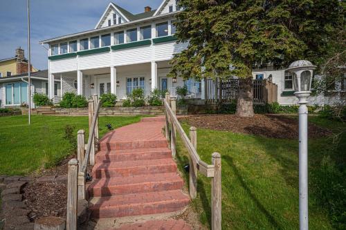 Inn at Beulah Beach on Crystal Lake - photo 6