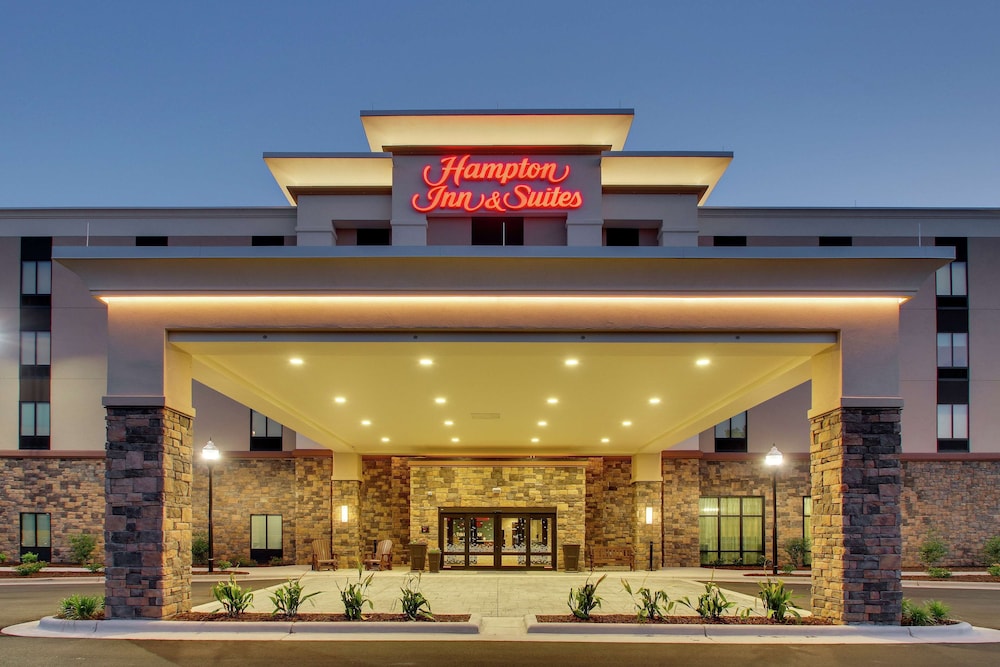 Hampton Inn & Suites Southport - photo 60
