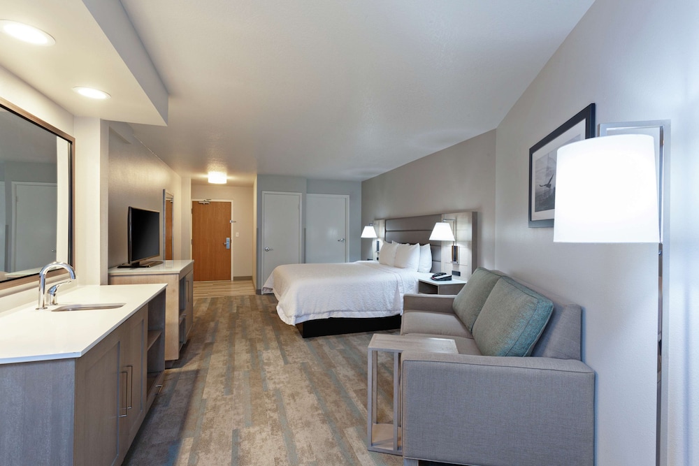 Hampton Inn & Suites Hermosa Beach - photo 15