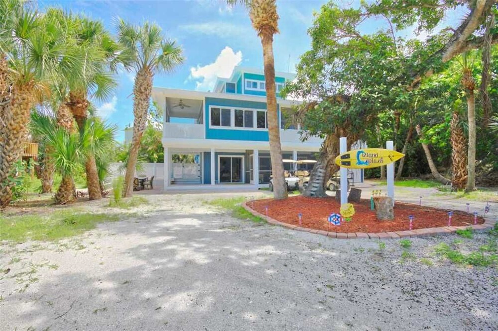 Island Splash - carbon neutral hotel in Unknown City