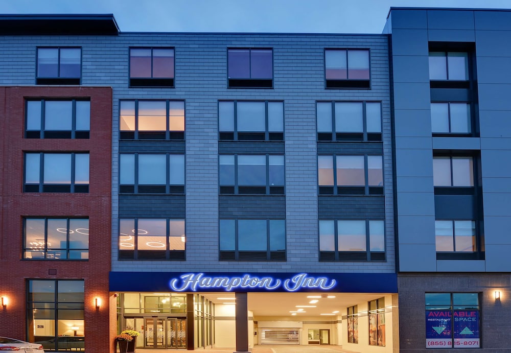Hampton Inn Salem Boston - photo 38
