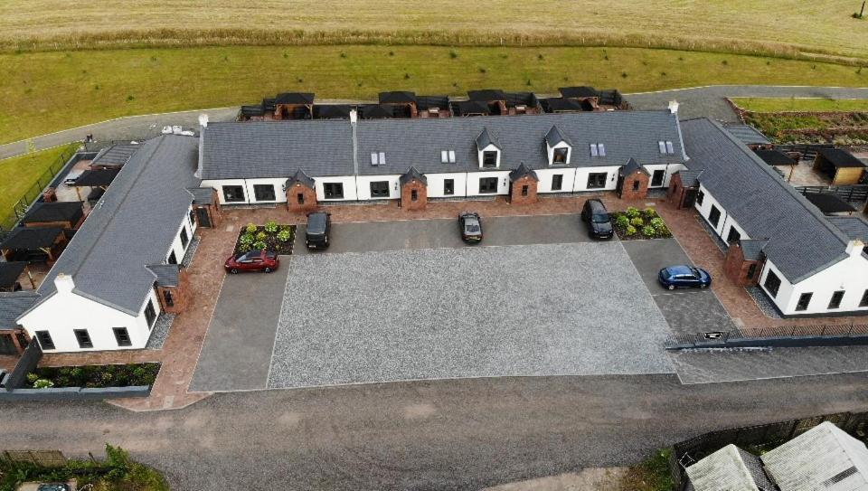 Westertonhill Newbuild Lodges with Private Hot Tub Hire Available — 4-Star Luxury Hotel in Balloch, United Kingdom