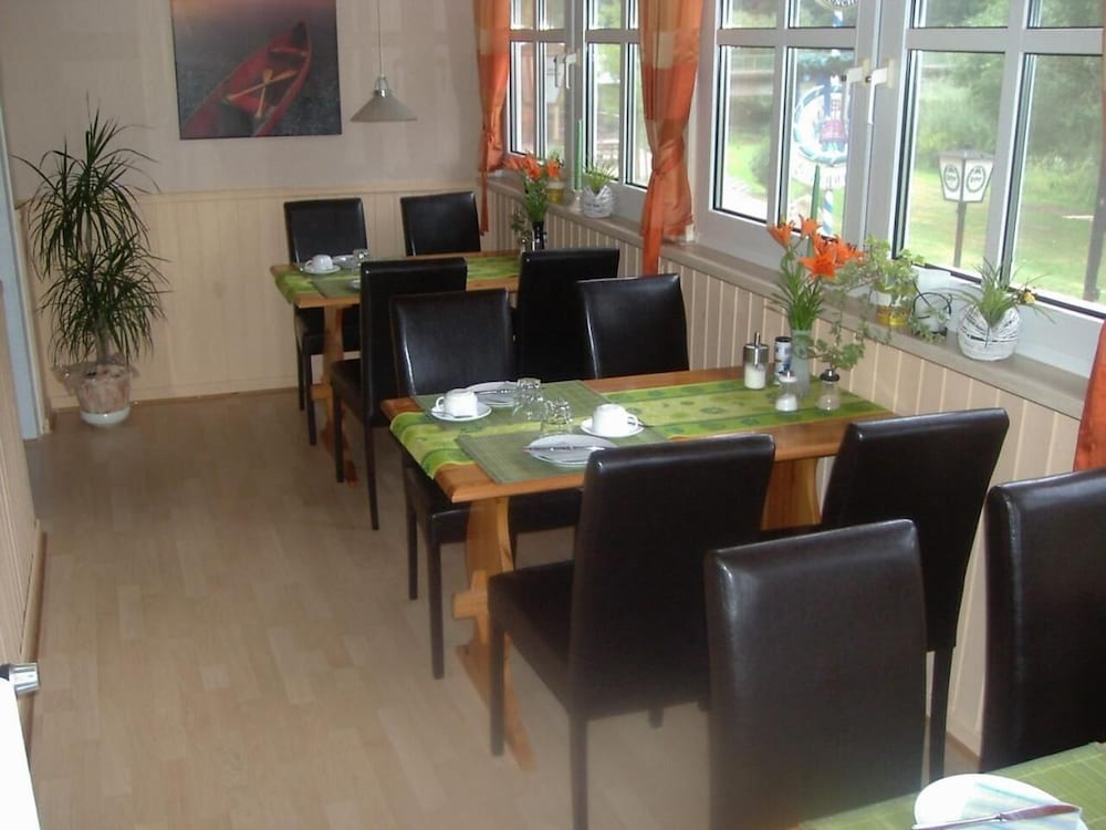 Zur alten Fuldaschleife — hotel in Guxhagen