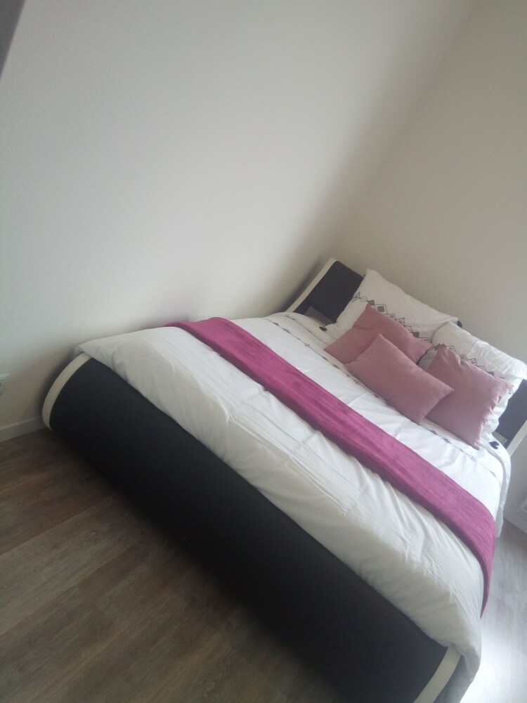 Typical French Studio — hotel in Romilly-Sur-Seine