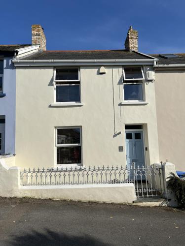 Dot's Cottage — 4-Star Luxury Hotel in Northam, United Kingdom