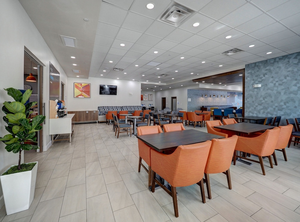 Holiday Inn Express Corpus Christi Beachfront by IHG - photo 53