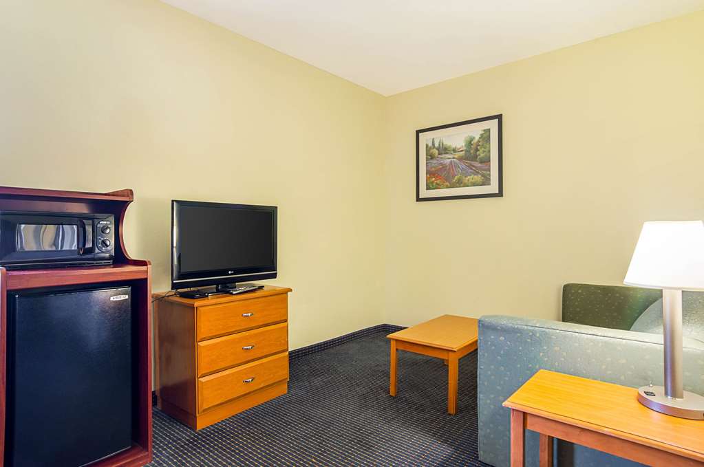 Econo Lodge Inn & Suites Pritchard Road North Little Rock - photo 15