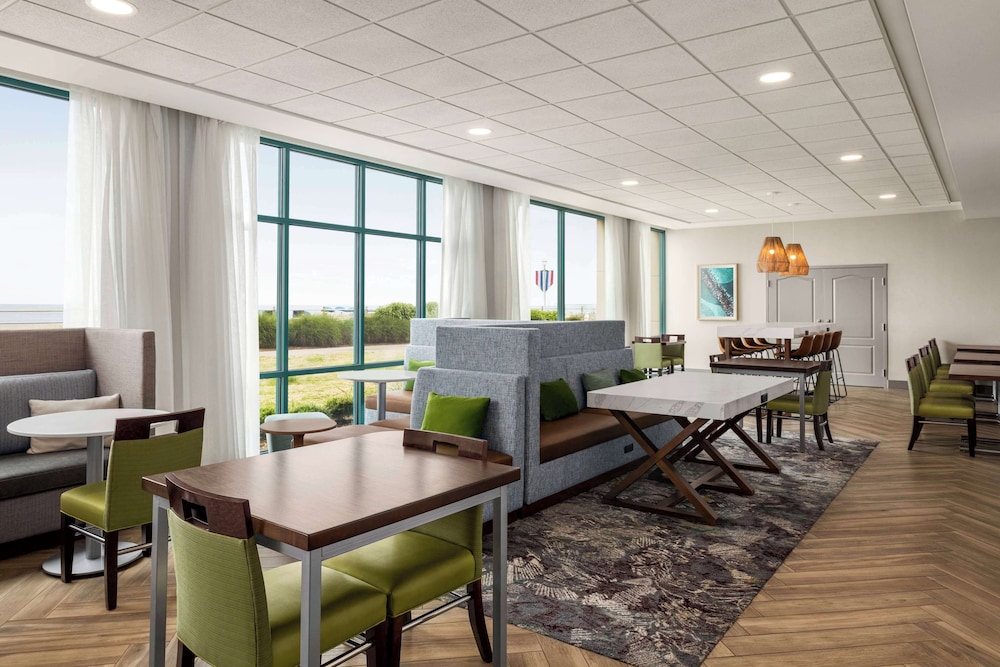 Hampton Inn Virginia Beach Oceanfront South - photo 73