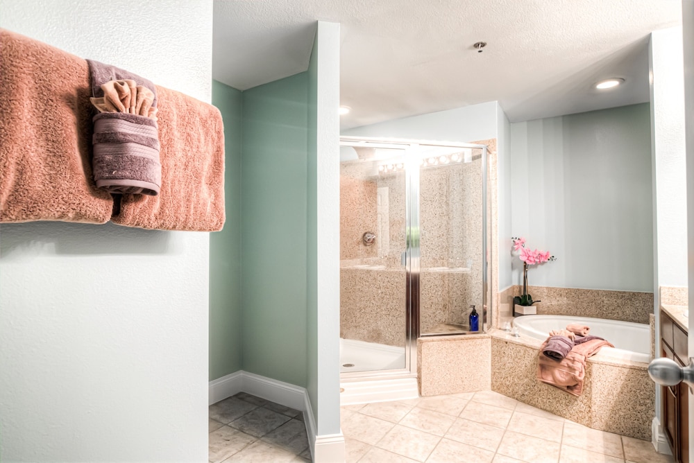 Laketown Wharf Resort by Aneliya's Rentals - photo 763