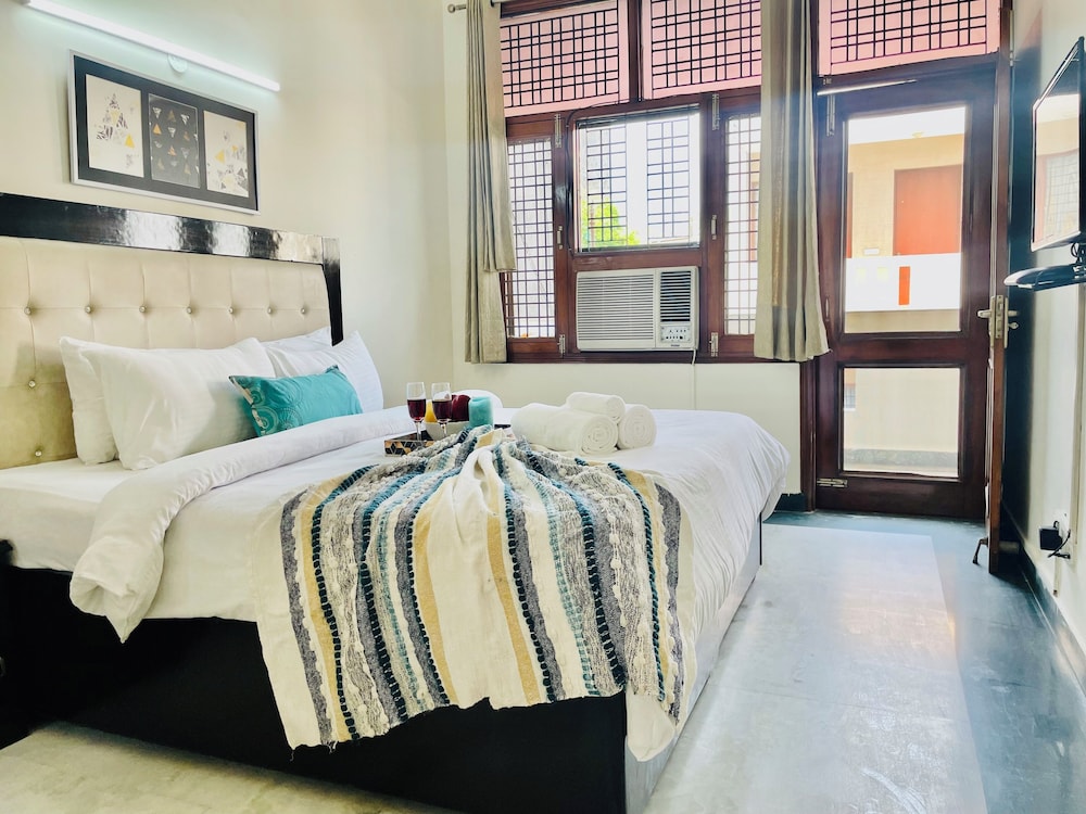 Olive Service Apartment DLF Galleria
