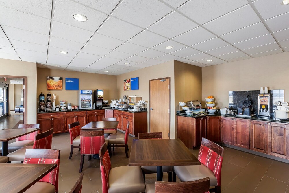 Comfort Inn & Suites Near University of Wyoming - photo 35