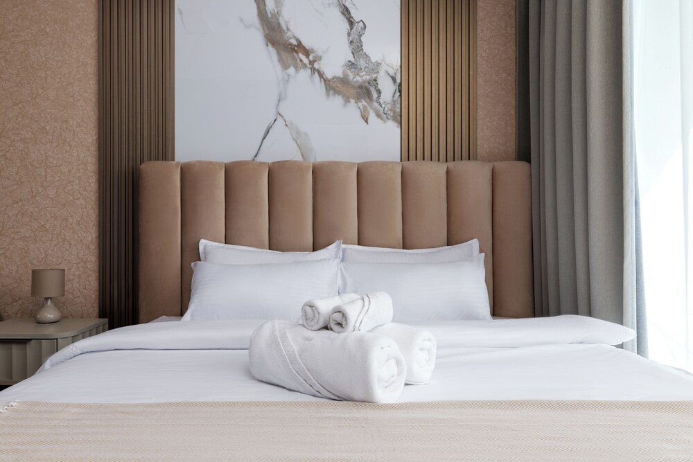 Waves Refined Studio with Balcony & City Views in Luma21 — Dubai — photo 4