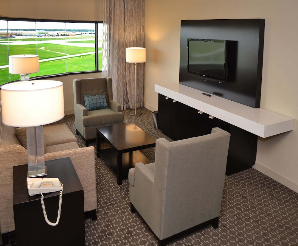 Doubletree by Hilton Houston Hobby Airport - photo 12